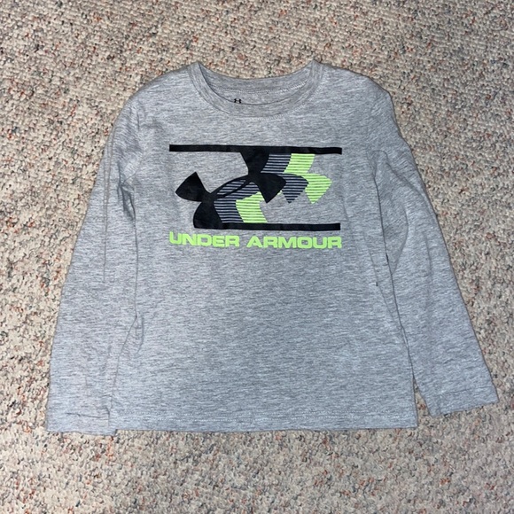 Other - Under Armour size 4 long sleeved tshirt